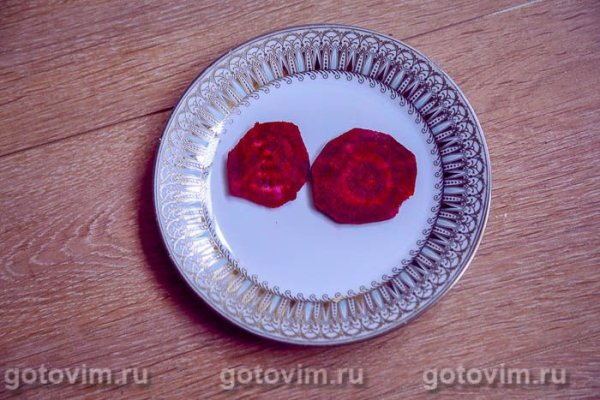 Тост с проростками бобов мунг, жареной свеклой и яйцом-пашот Тост с проростками бобов мунг, жареной свеклой и яйцом-пашот