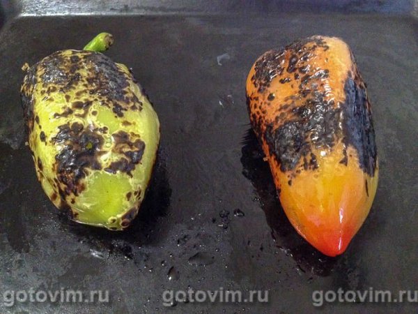 Запечённые перцы с сыром страчателла и грецкими орехами