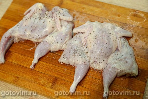 Перепела с чесноком и зеленью, жаренные в мультиварке (в стиле &laquo;тапака&raquo;)