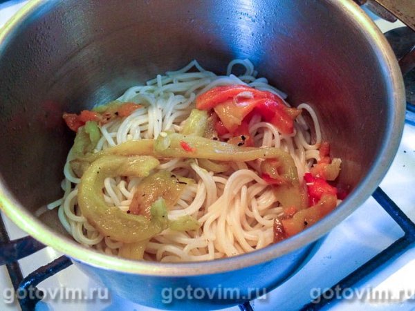 Спагетти с печёным перцем и сыром страчателла Спагетти с печёным перцем и сыром страчателла