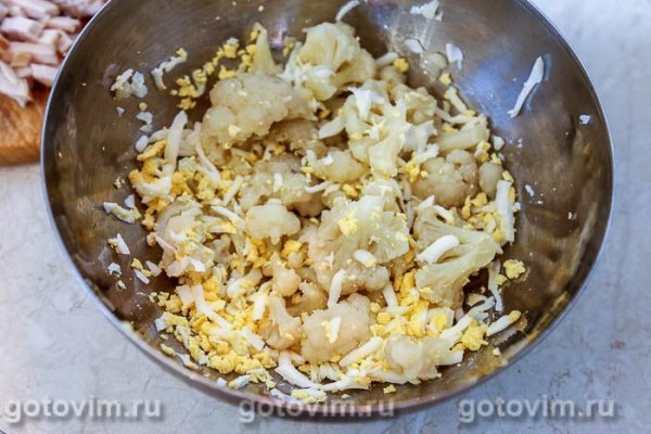 Окрошка на квасе с курицей и цветной капустой Окрошка на квасе с курицей и цветной капустой