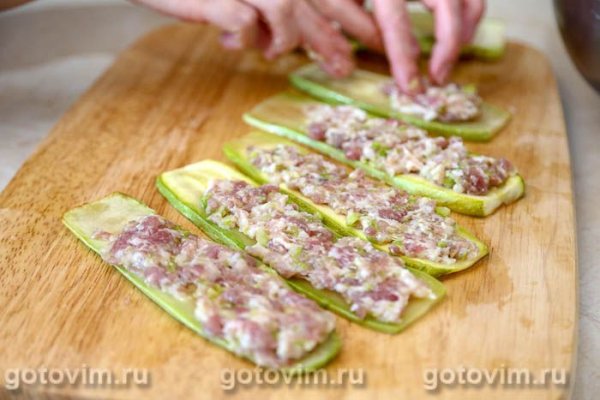 Рулетики из кабачков с мясом Рулетики из кабачков с мясом