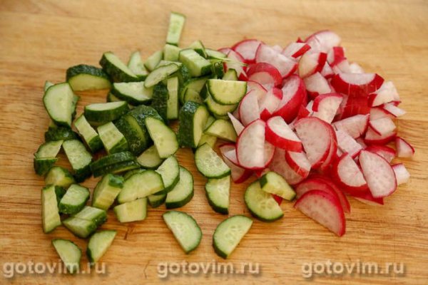 Окрошка на квасе с курицей и цветной капустой Окрошка на квасе с курицей и цветной капустой