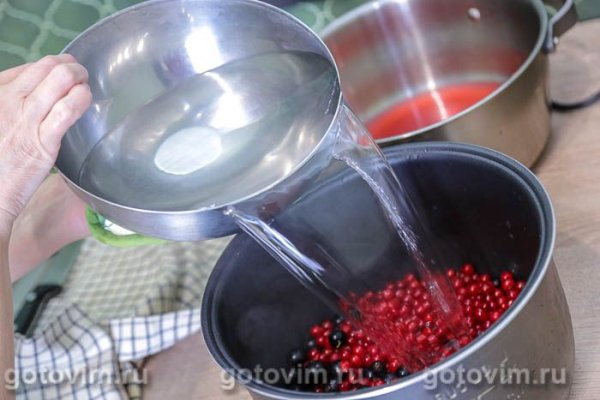 Компот из красной и чёрной смородины в мультиварке