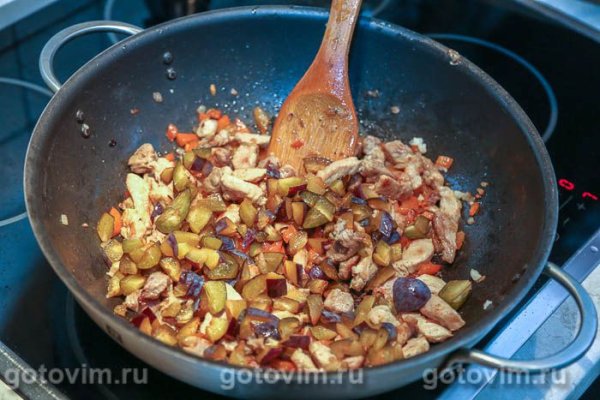 Свиная поджарка со сливой Свиная поджарка со сливой