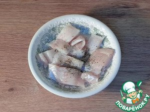 Рыбная запеканка с кабачком под соусом