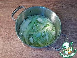 Рыбная запеканка с кабачком под соусом