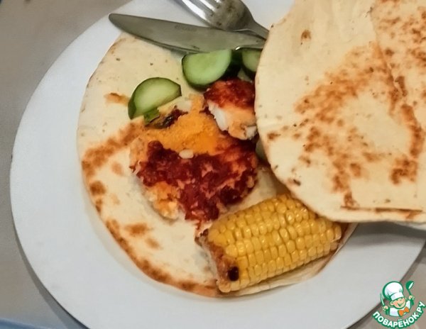 Тако с рыбой, кукурузой и огурцом Тако с рыбой, кукурузой и огурцом