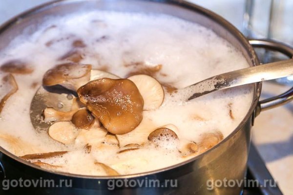 Вешенки, жаренные с баклажанами