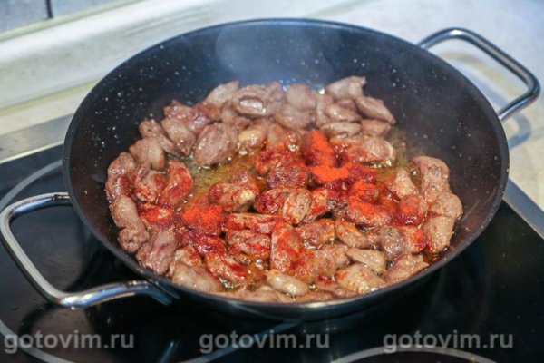 Куриные сердечки с фасолью
