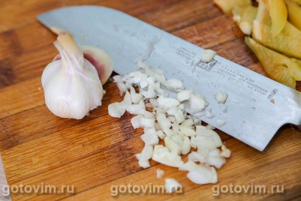 Мясо с яблоками и сладким перцем в мультиварке