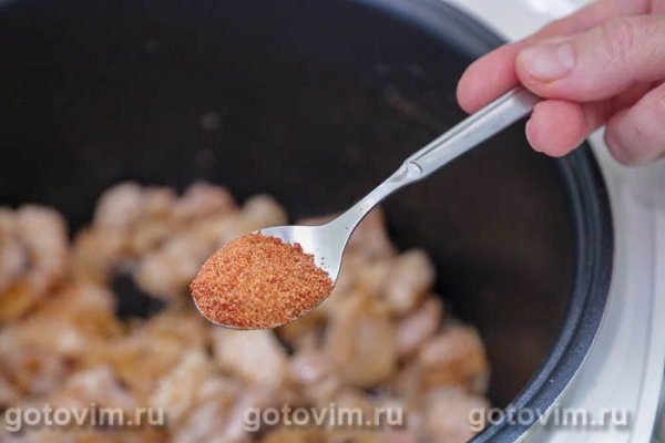 Мясо с яблоками и сладким перцем в мультиварке