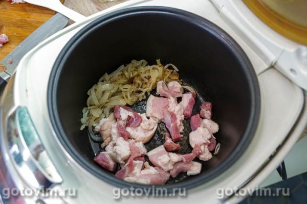 Мясо с яблоками и сладким перцем в мультиварке