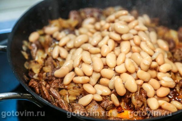 Куриные сердечки с фасолью