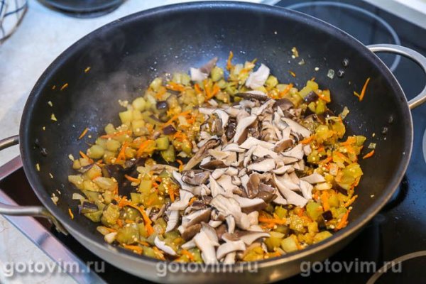 Вешенки, жаренные с баклажанами