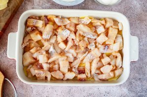 Рыба с картофелем, запеченные под майонезом